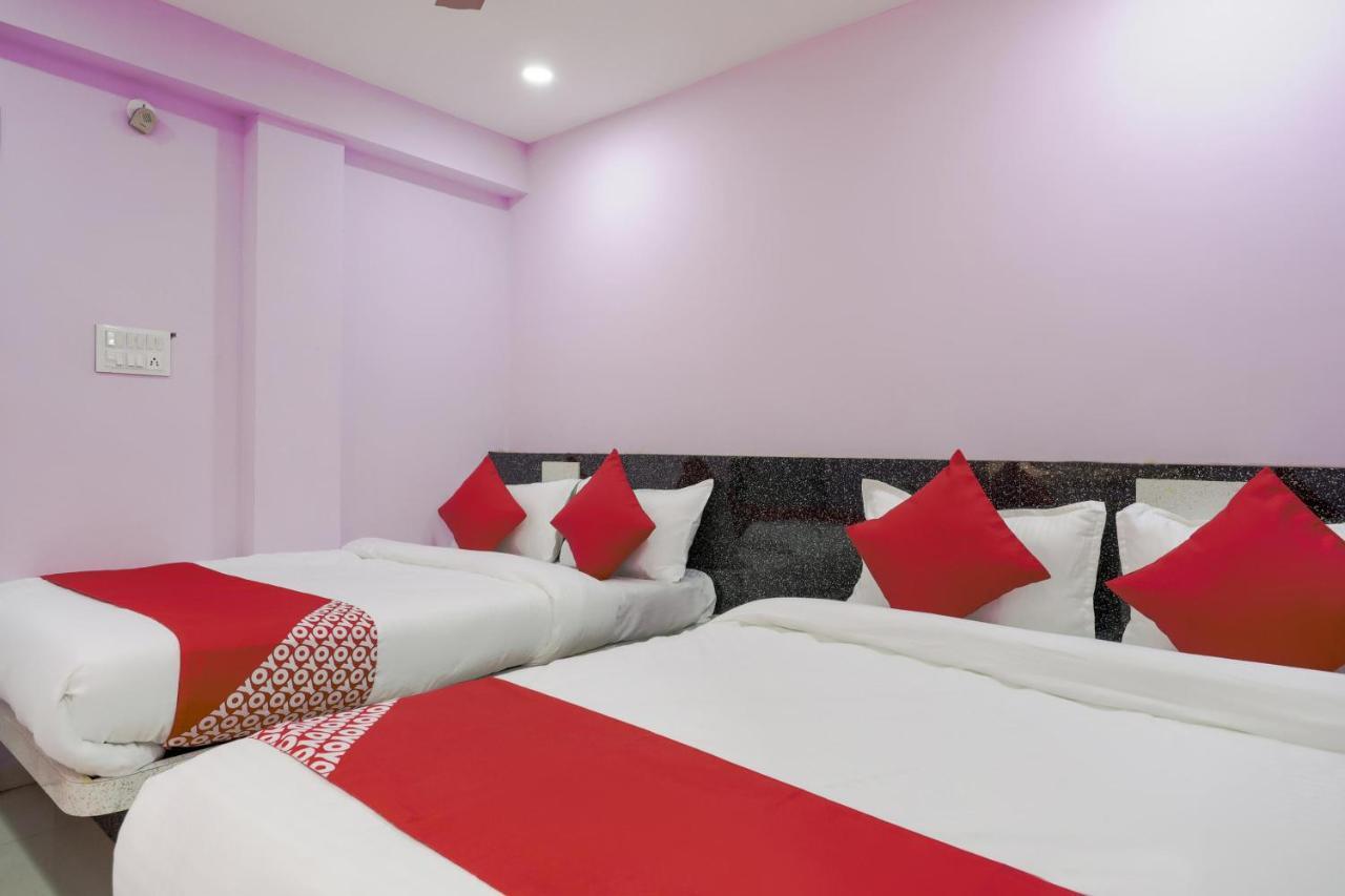 Oyo 45752 Hotel Sb Palace Godarpura Buitenkant foto